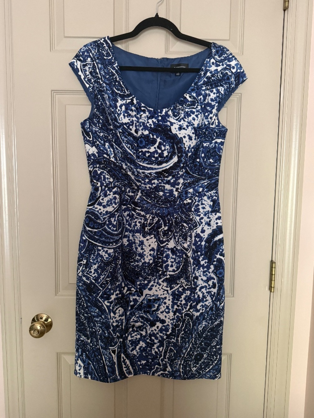 Adrianna Papell Blue & White Paisley Sheath Dress | Cap Sleeve | Size 10